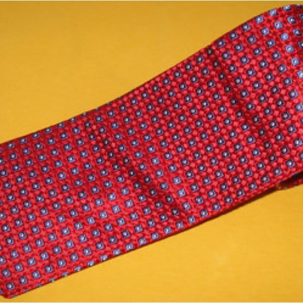 FACONNABLE Elegant Red Patterned Tie